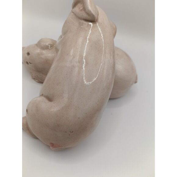 Rob Roy Cuddling Pigs Salt & Pepper Shakers Preowned Ceramic Chip On Rear Foot - Picture 4 of 8